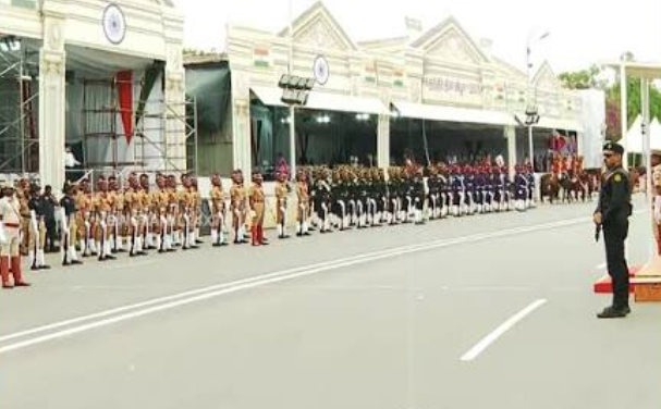 சுதந்திர தின விழா ஏற்பாடுகள் தீவிரம்: சென்னை கோட்டை முன்பு போலீசார் அணிவகுப்பு ஒத்திகை!